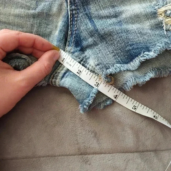 Mossimo Supply CO. Low rise shorts - Picture 6 of 9